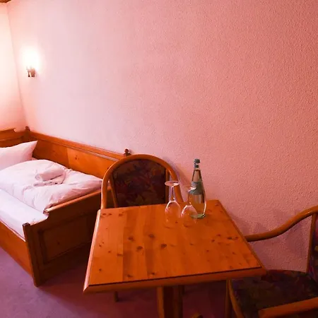 Отель Gaestehaus Linde
