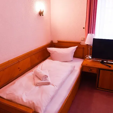 Отель Gaestehaus Linde Mornsheim